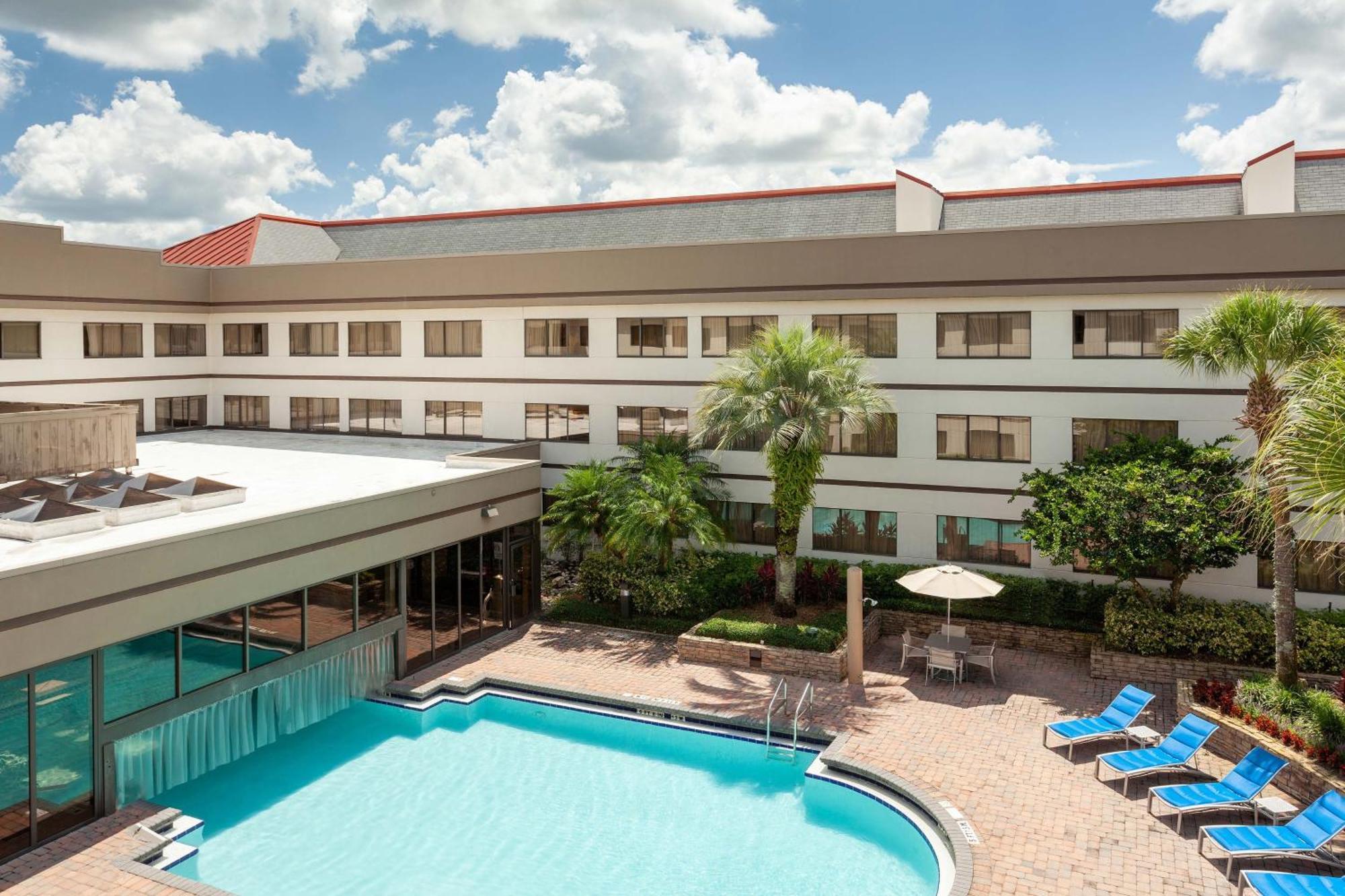 Sheraton Suites Orlando Airport Hotel Exterior photo